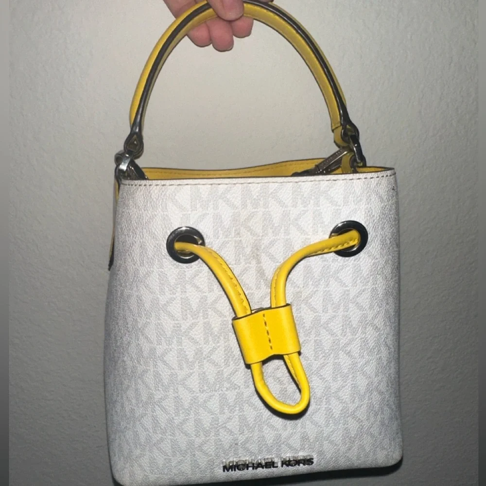 Michaels Kors Suri Small Logo Crossbody Bag - Picture 1 of 4